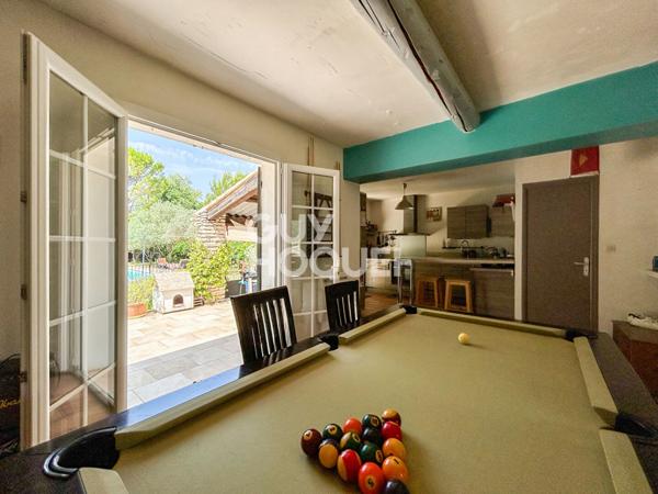 Proche du Golf de Saumane de Vaucluse : Maison de plain pied avec jardin et piscine