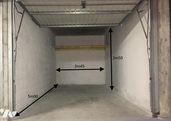 LAMORICIERE - LOT DE 9 GARAGES