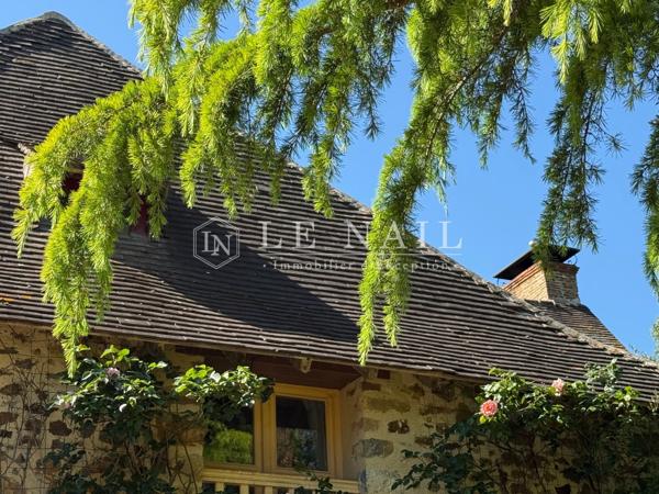 Charmant manoir avec remarquable parc sur 2.5 hectares dans le Maine