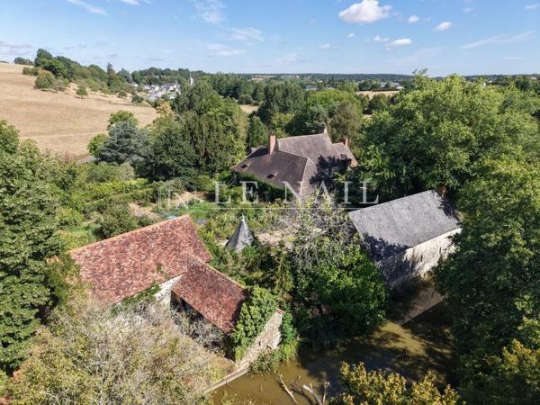 Charmant manoir avec remarquable parc sur 2.5 hectares dans le Maine