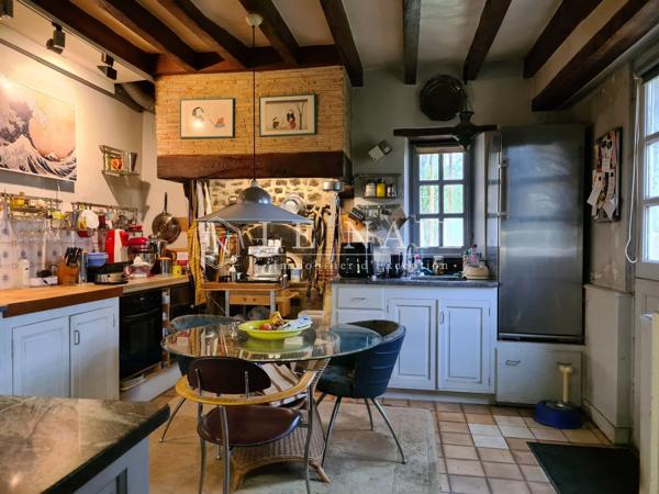 Charmant manoir avec remarquable parc sur 2.5 hectares dans le Maine