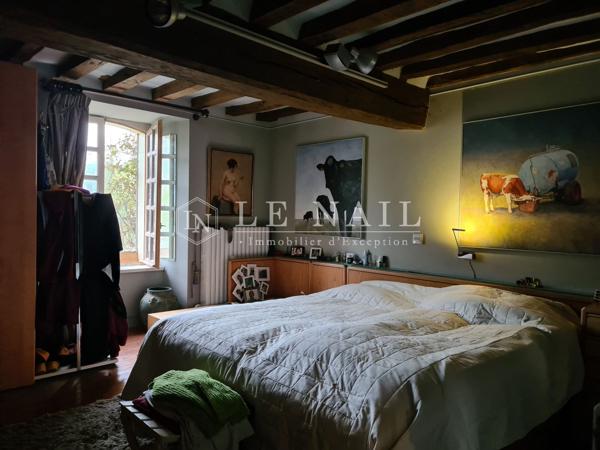 Charmant manoir avec remarquable parc sur 2.5 hectares dans le Maine