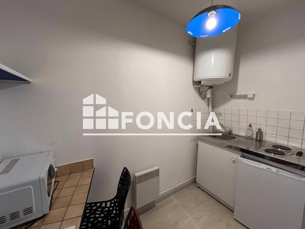 Location Studio meublé 14.74 m² - 4 BIS RUE COURTHARDY Le Mans 72000
