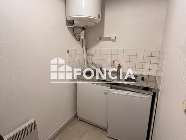 Location Studio meublé 14.74 m² - 4 BIS RUE COURTHARDY Le Mans 72000