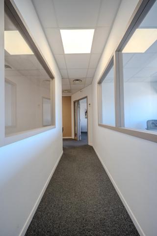 Local/bureau à louer LA ROCHELLE- 4 places de parking privatives et sécurisées