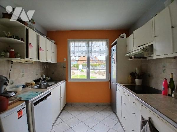 Pavillon individuel type semi-plain-pied 4ch 120m² habitables sur 2151m² de terrain avec garage