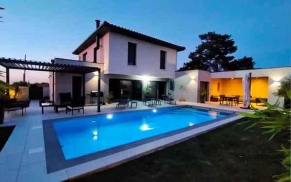 Maison à vendre    7 pièces • 193 m2 Lentilly