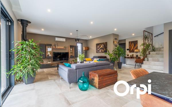 Maison à vendre    7 pièces • 193 m2 Lentilly