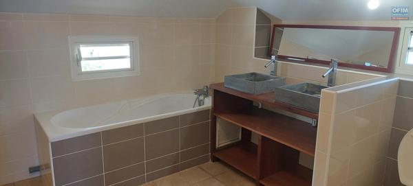 A louer appartement de T4 avec vue mer au Portail Saint Leu