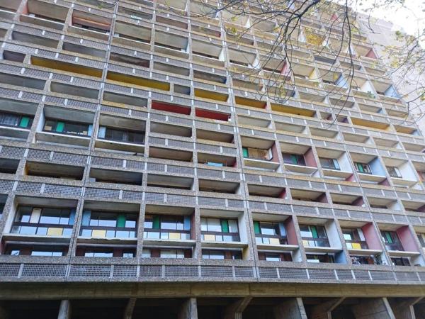 A VENDRE à REZE - Cité Radieuse APPT T5 de 85m2 en duplex rénové au 6ème et dernier étage