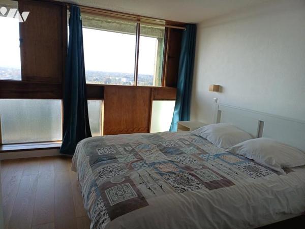 A VENDRE à REZE - Cité Radieuse APPT T5 de 85m2 en duplex rénové au 6ème et dernier étage