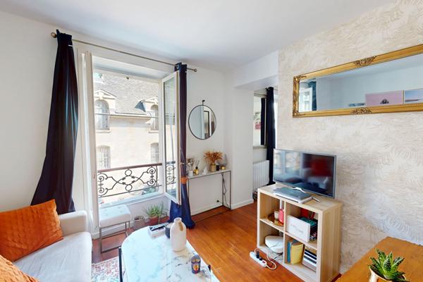 Adorable 2 pièces rue Bichat !