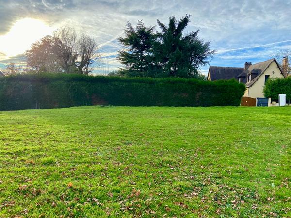 Vente terrain à bâtir d'environ 600m² - proche Ecommoy - situé à Marigné-Laillé (72220)