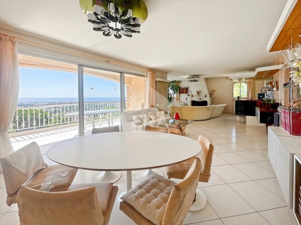 VILLA 10 PIECES  AVEC PISCINE ET DEPENDANCES