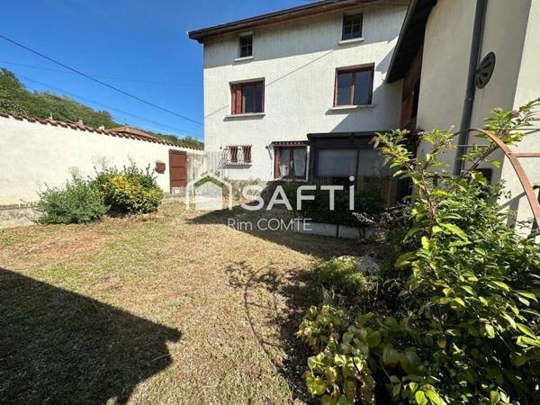 Maison Ancienne à rénover avec un grand terrain,Garage et cave!!