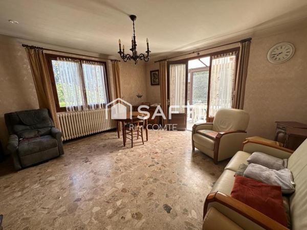 Maison Ancienne à rénover avec un grand terrain,Garage et cave!!