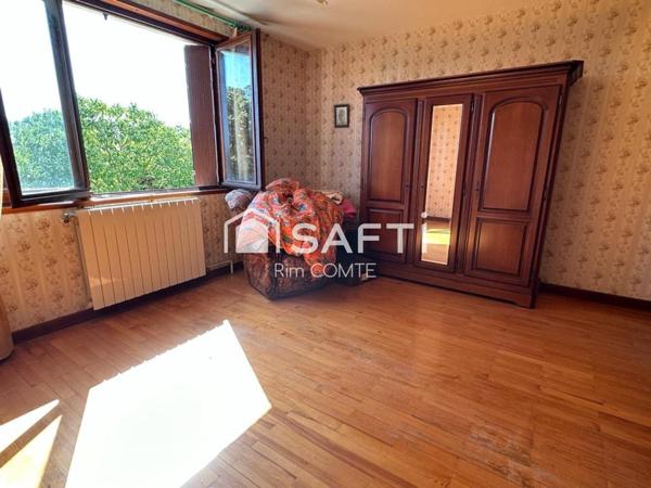 Maison Ancienne à rénover avec un grand terrain,Garage et cave!!