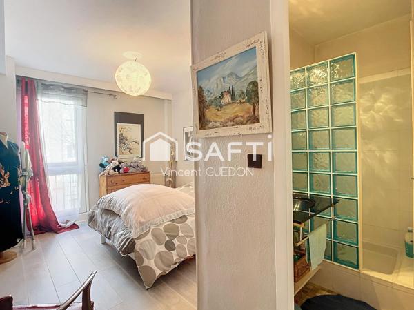 Appartement avec vue piscine cave et stationnement