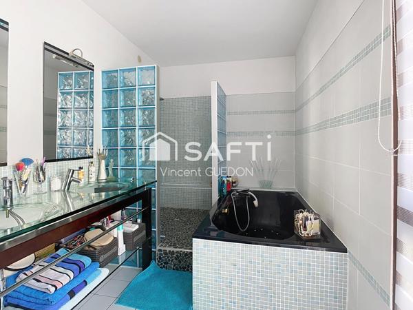 Appartement avec vue piscine cave et stationnement