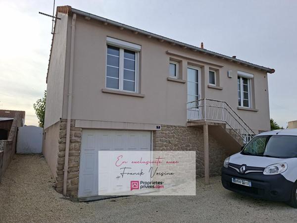 A VENDRE en EXCLUSIVITE aux Herbiers - Maison de 78 m2 sur sous-sol avec 1 chambre et 1 bureau sur un terrain de 398 m2 env