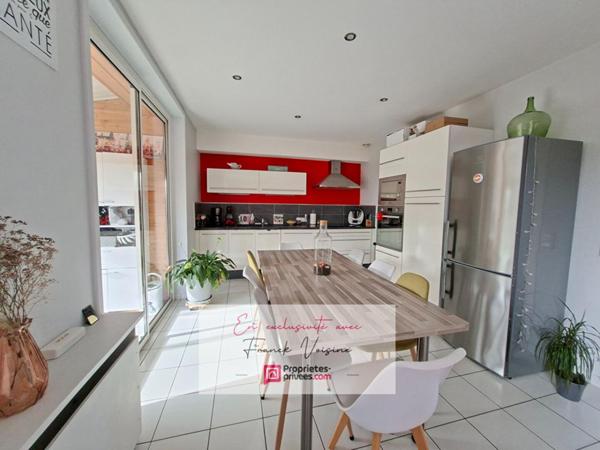 A VENDRE en EXCLUSIVITE aux Herbiers - Maison de 78 m2 sur sous-sol avec 1 chambre et 1 bureau sur un terrain de 398 m2 env