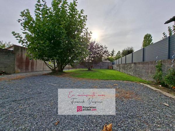 A VENDRE en EXCLUSIVITE aux Herbiers - Maison de 78 m2 sur sous-sol avec 1 chambre et 1 bureau sur un terrain de 398 m2 env