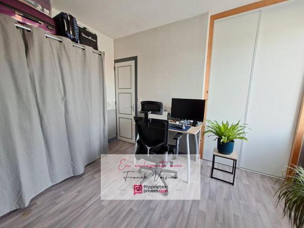 A VENDRE en EXCLUSIVITE aux Herbiers - Maison de 78 m2 sur sous-sol avec 1 chambre et 1 bureau sur un terrain de 398 m2 env