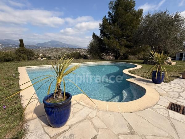 VILLA AVEC PISCINE ET TERRAIN PLAT – COMMERCES A PIED – APPARTEMENT INDÉPENDANT