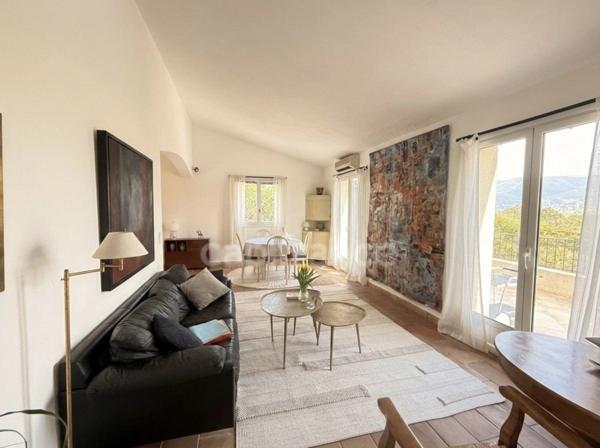 VILLA AVEC PISCINE ET TERRAIN PLAT – COMMERCES A PIED – APPARTEMENT INDÉPENDANT