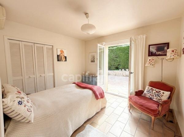 VILLA AVEC PISCINE ET TERRAIN PLAT – COMMERCES A PIED – APPARTEMENT INDÉPENDANT