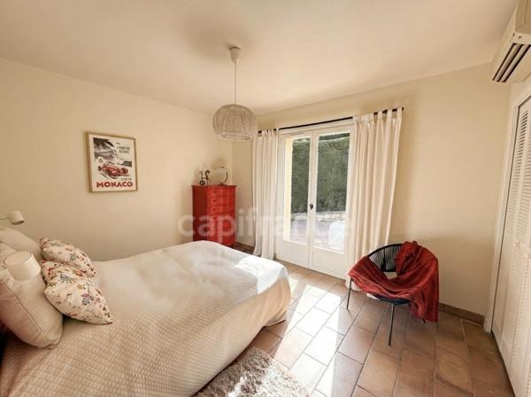 VILLA AVEC PISCINE ET TERRAIN PLAT – COMMERCES A PIED – APPARTEMENT INDÉPENDANT