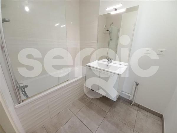 Location 3 Pieces 53 44980 Sainte Luce Sur Loire 24 0130 01 0065