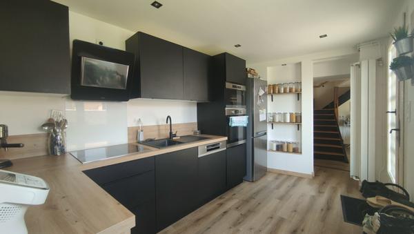 JOLIE MAISON ANCIENNE RENOVEE DE 90M2 HAB AVEC DEPENDANCE SUR 240 M² D ETERRAIN CLOS AU CALME A 5 MN DE BEAUVA Beauvais (60000)