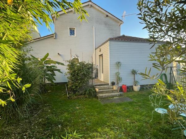 Maison ossature bois avec piscine d'une surface habitable de 132m2 située à Périgueux.