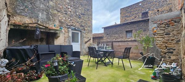 Maison rénovée en pierre – 3 chambres + bureau – Garage & terrasse