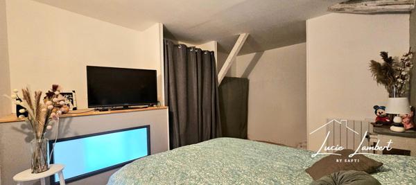 Maison rénovée en pierre – 3 chambres + bureau – Garage & terrasse