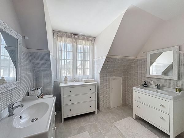 Maison d exception a vendre a Brest - 7 pieces, 4 chambres dans un cadre de vie privilegie