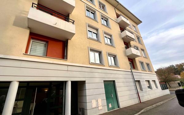 Appartement à louer    3 pièces • 72,32 m2 Décines-Charpieu