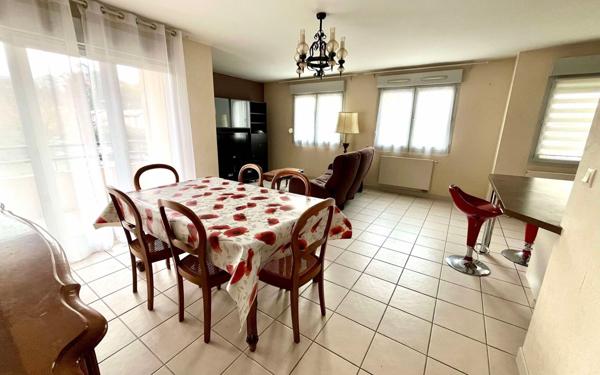 Appartement à louer    3 pièces • 72,32 m2 Décines-Charpieu