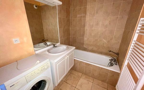 Appartement à louer    3 pièces • 72,32 m2 Décines-Charpieu