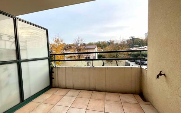 Appartement à louer    3 pièces • 72,32 m2 Décines-Charpieu