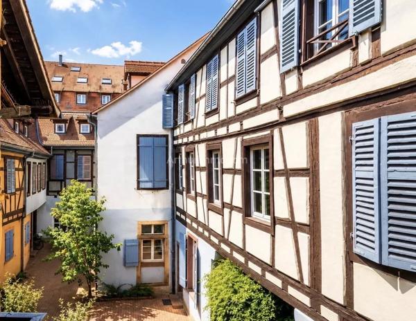 Vente                                                      Appartement
                        
                     3 pièces                      71 m2                     à Colmar