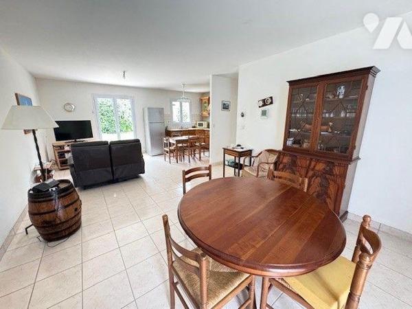 A vendre maison MOELAN SUR MER (29)
Découvrez cette maison de plain-pied située entre campagne...