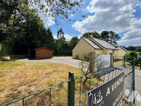 A vendre maison MOELAN SUR MER (29)
Découvrez cette maison de plain-pied située entre campagne...