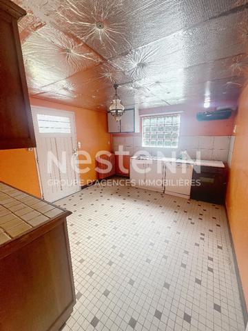 A vendre sur La Ménitré proche des bords de Loire, maison familiale, sous-sol complet, 4 chambres plus un grenier, terrain paysager de plus de 2000m²,cave, puits.