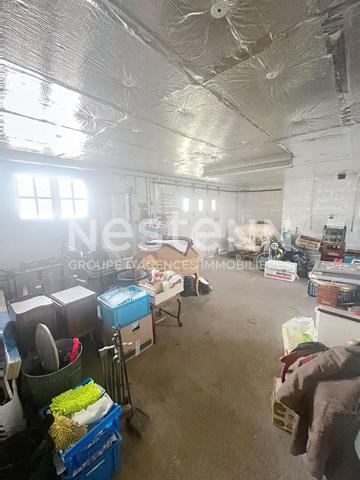 A vendre sur La Ménitré proche des bords de Loire, maison familiale, sous-sol complet, 4 chambres plus un grenier, terrain paysager de plus de 2000m²,cave, puits.