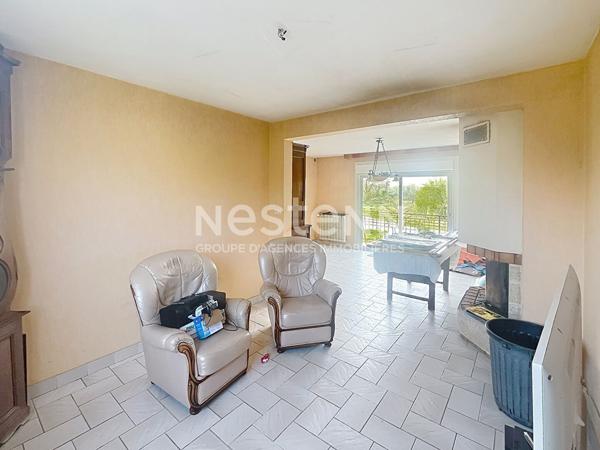 A vendre sur La Ménitré proche des bords de Loire, maison familiale, sous-sol complet, 4 chambres plus un grenier, terrain paysager de plus de 2000m²,cave, puits.