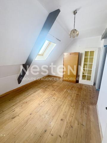 A vendre sur La Ménitré proche des bords de Loire, maison familiale, sous-sol complet, 4 chambres plus un grenier, terrain paysager de plus de 2000m²,cave, puits.