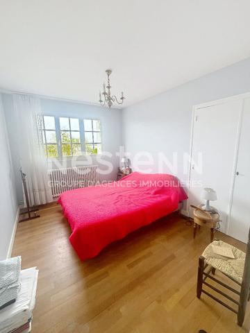 A vendre sur La Ménitré proche des bords de Loire, maison familiale, sous-sol complet, 4 chambres plus un grenier, terrain paysager de plus de 2000m²,cave, puits.