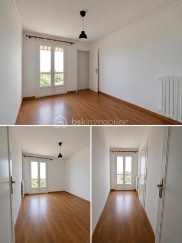 superbe appartement T4 au 8ième et dernier étage d'un immeuble avec une vue féérique sur la Mer et la Ville à 360°, dans une résidence fermée et sécurisée ainsi que très bien entretenue,
Clair et lumineux, cet appartement traversant comporte 2 balcons spacieux, sur chaque façade offrant de beaux extérieurs, expo Sud/ouest côté séjour, Nord/est côté cuisine avec véranda,
entièrement rafraîchit il est idéalement disposé, hall d'entrée, séjour avec grande baie vitrée sur le balcon avec store, fenêtres PVC, chauffage collectif,
cuisine "vintage" équipée plaque/four/LV/frigo avec de larges plans de travail et un vrai coin repas,
donnant sur le balcon et une véranda ainsi qu'un cellier/buanderie, tableau électrique neuf, 
un couloir avec de grands placards/penderies distribuant les chambres spacieuses donnant sur les balcons, dont une avec penderie, 
ainsi que la SDE toute récente (spacieuse cabine de douche neuve), WC, 
stationnement libre et facile, possibilité de garage,
gardien d'immeuble, jardins espaces vert, hall d'immeuble, ascenseurs très bien entretenus
proches tous commerces et services, école 200m, collège 1 Km, lycée 1,5 Km, 
un immense parc de verdure dans la résidence avec de nombreux espaces jeux pour enfants, 
transports en communs proches 2 lignes de bus
proches des axes de circulations principaux Nord et Sud de la ville,
Parc des calanques 10 min
Plages/corniche 10min